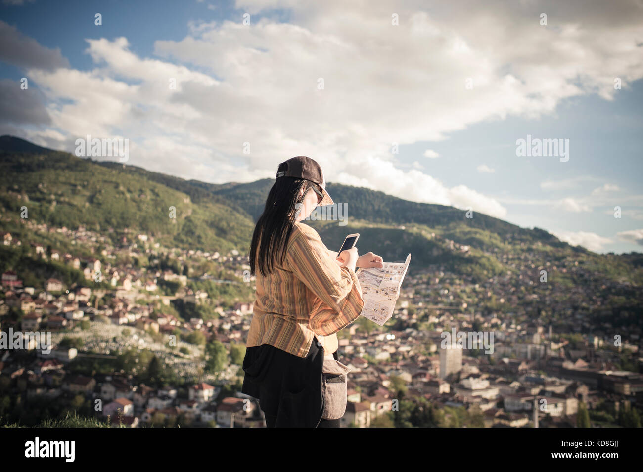 Une touriste japonaise sur la colline de Zuta tabja. Sarajevo mai 2015. A Japonese tourist on the Zuta tabja hill, Sarajevo May 2015. Stock Photo