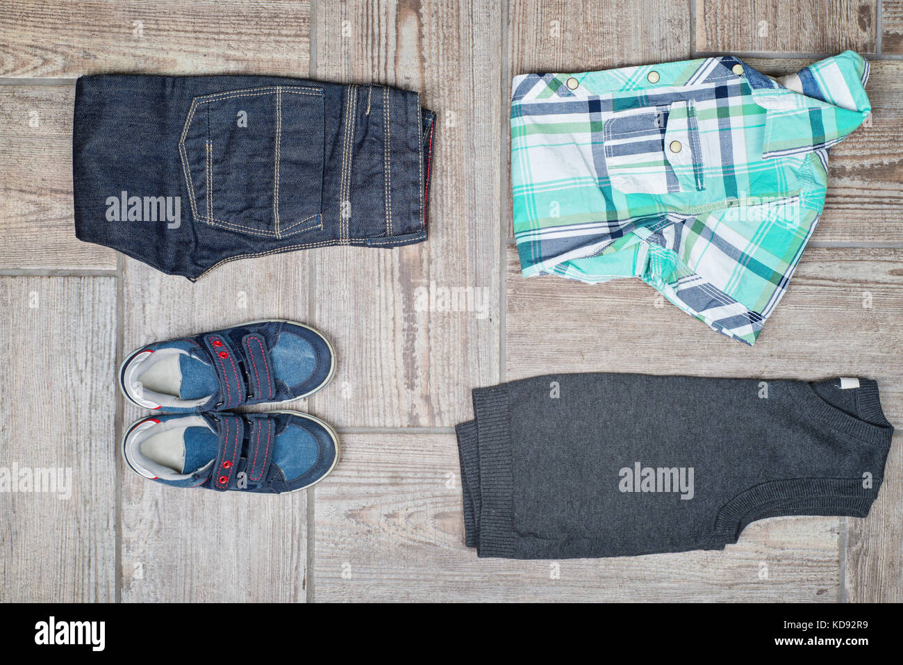 Flat lay picture of boy's casual outfit Stock Photo - Alamy