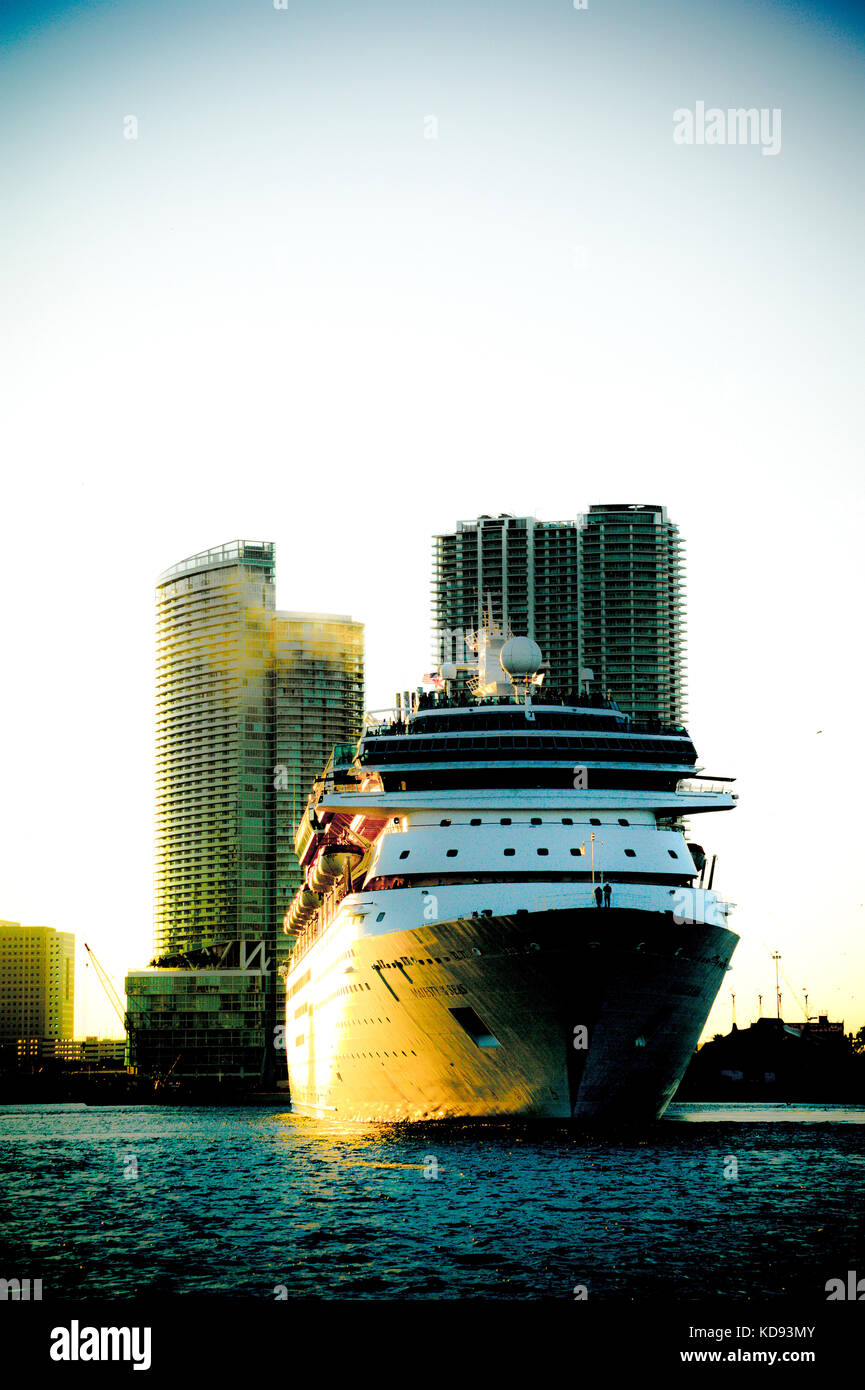 Cruise ship in Miami port Stock Photo - Alamy