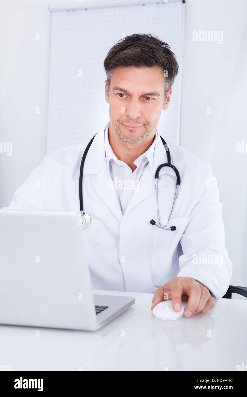 Mature doctor suit hi-res stock photography and images - Alamy