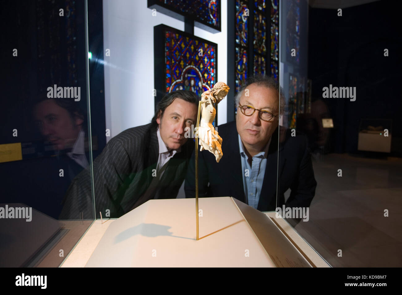 Historian Andrew Graham Dixon and Sculpture dealer Danny Katz looking