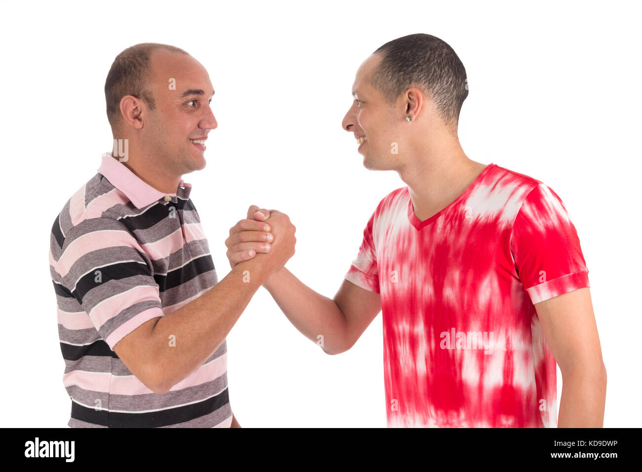 Люди приветствуют друг друга. Brazil handshake. Люди здороваются. Люди встретились на улице. Приветствие рукопожатие.