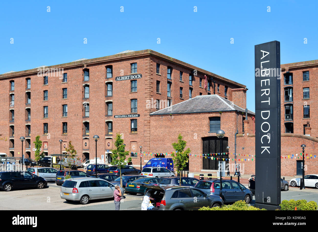 old warehouses at albert dock in liverpool, england, uk, restored into shops and restaurants. Stock Photo