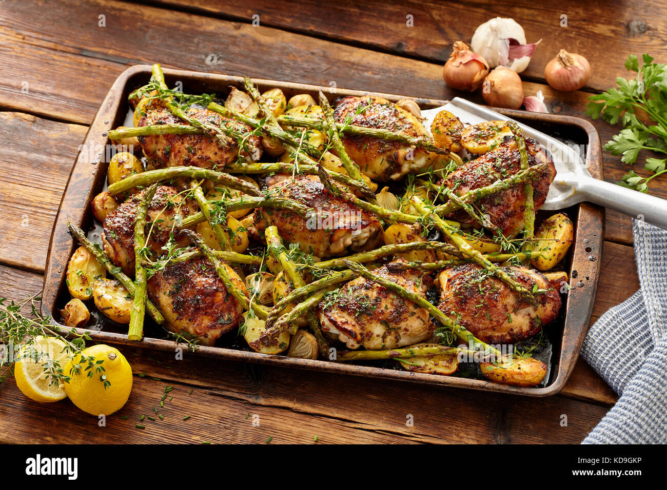 Sheet=pan honey Dijon chicken and asparagus Stock Photo Alamy