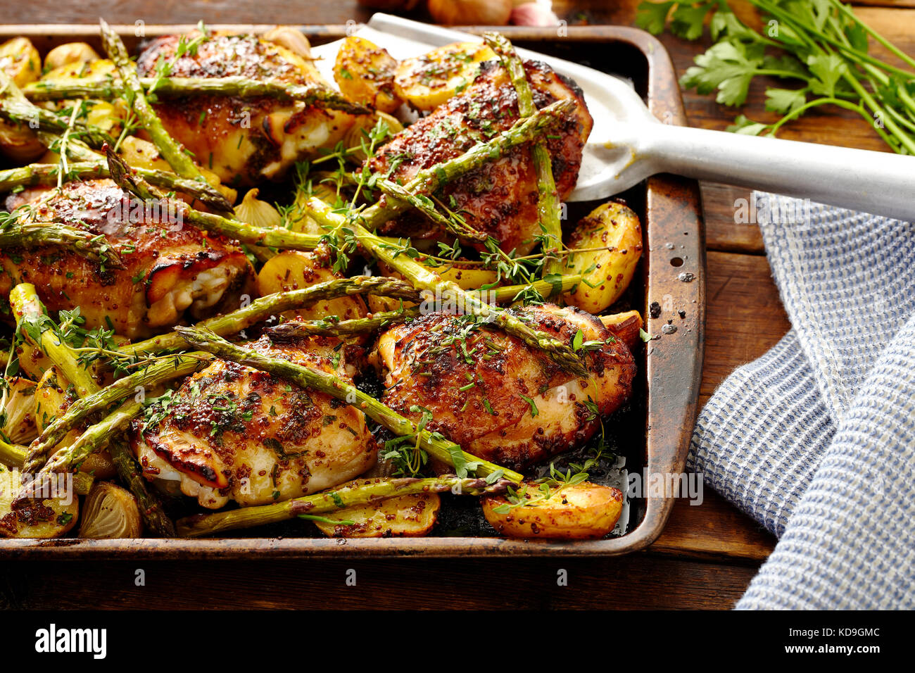 Sheet=pan honey Dijon chicken and asparagus Stock Photo Alamy
