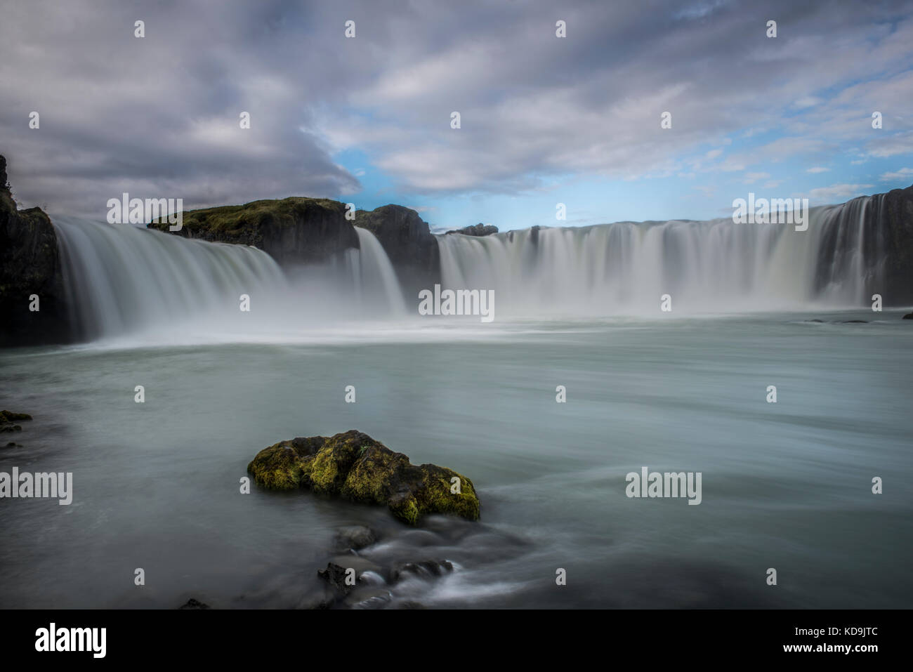 Slow exposure waterfall hi-res stock photography and images - Alamy