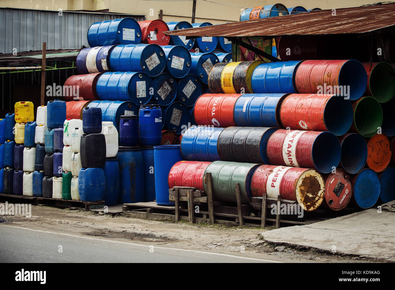 Oil drums hires stock photography and images Alamy