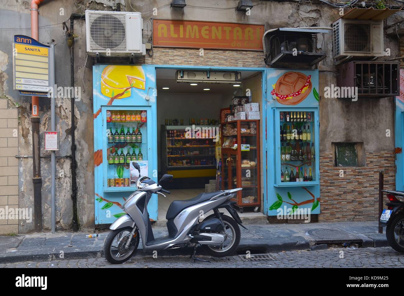 Neapel, Lebensmittelgeschäft im Sanità-Viertel Stock Photo