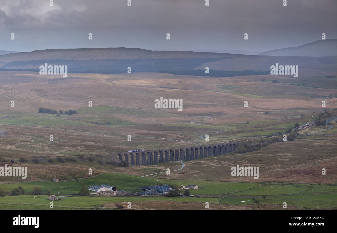 Ribblehead viaduct, a Northern Rail class 158 express sprinter working the 1449 Leeds - Carlisle on the Settle to Carlisle railway line Stock Photo