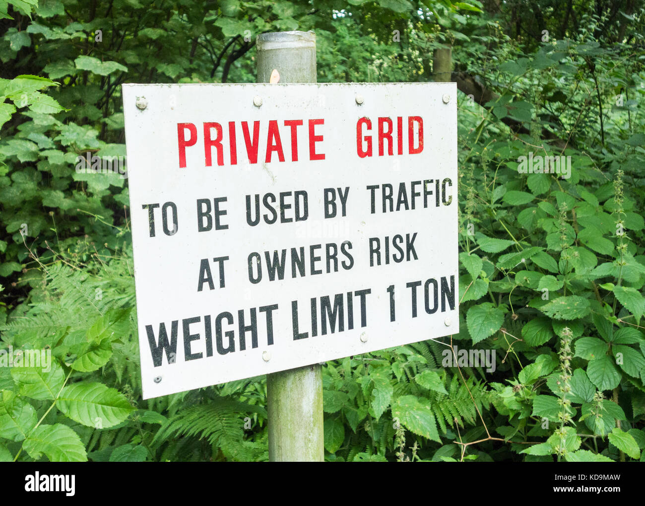 Cattle grid weight limit sign Stock Photo