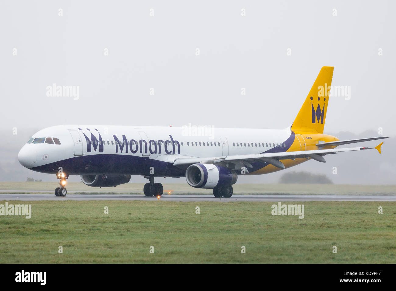 Luton, Bedfordshire, UK. . 11th Oct, 2017. Airbus A321 aircraft, G-MARA, of Monarch Airlines takes off for the last time from Luton on Wednesday 11th October 2017 following the collapse of UK based carrier the previous week on Monday 2nd October 2017. Credit: Nick Whittle/Alamy Live News Stock Photo