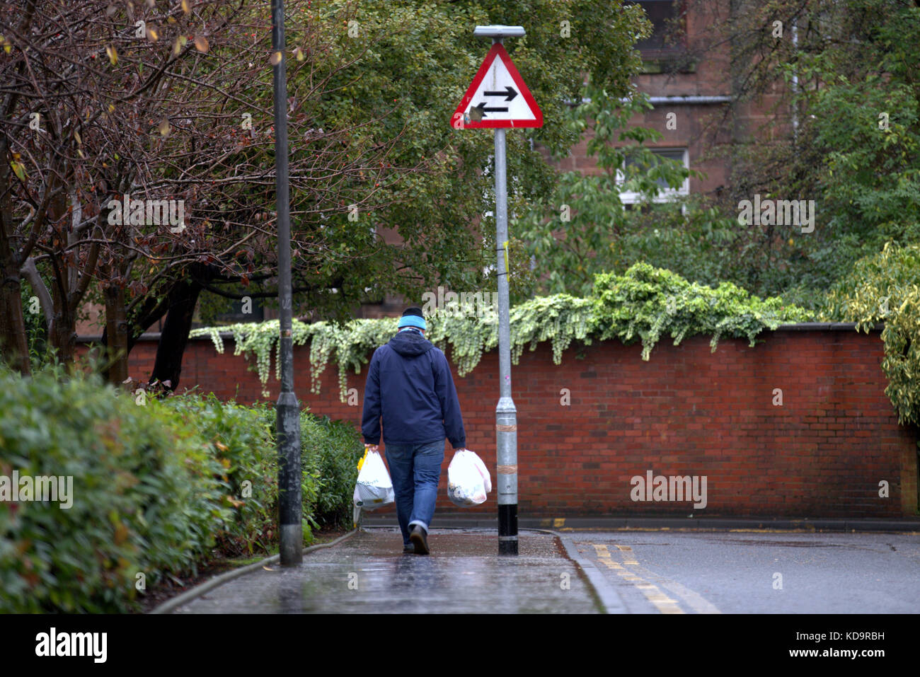 Glasgow, Scotland, UK.11th October. UK Weather The awful summer weather continues into autumn as Heavy showers and strong winds batter the city. Credit Gerard Ferry/Alamy news Stock Photo