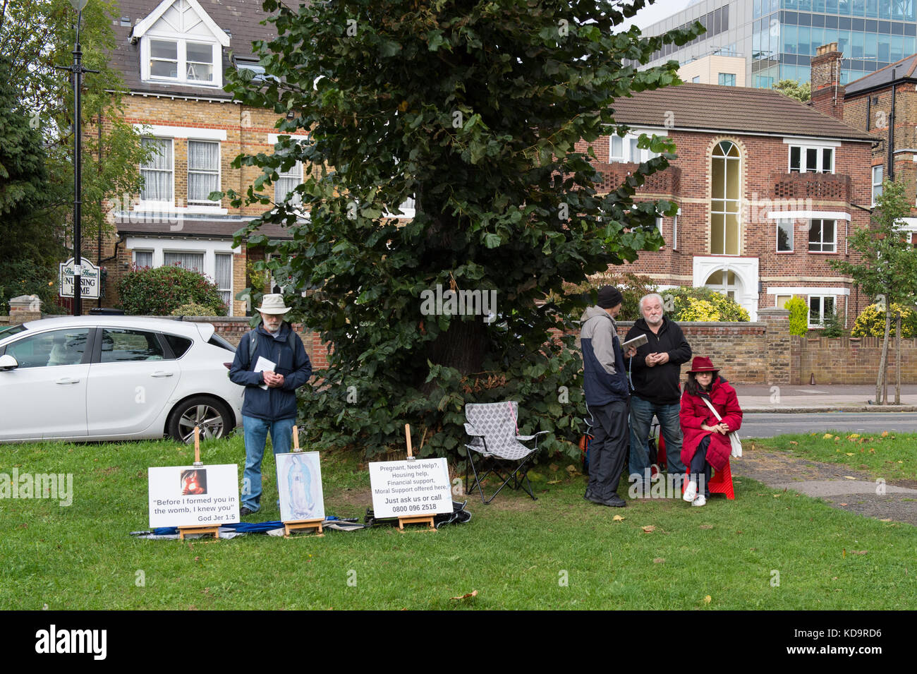 London, United Kingdom. 11 October 2017. Councillors in Ealing have backed calls to stop anti-abortion protestters gathering outside a Marie Stopes clinic. Credit: Peter Manning/Alamy Live News Stock Photo