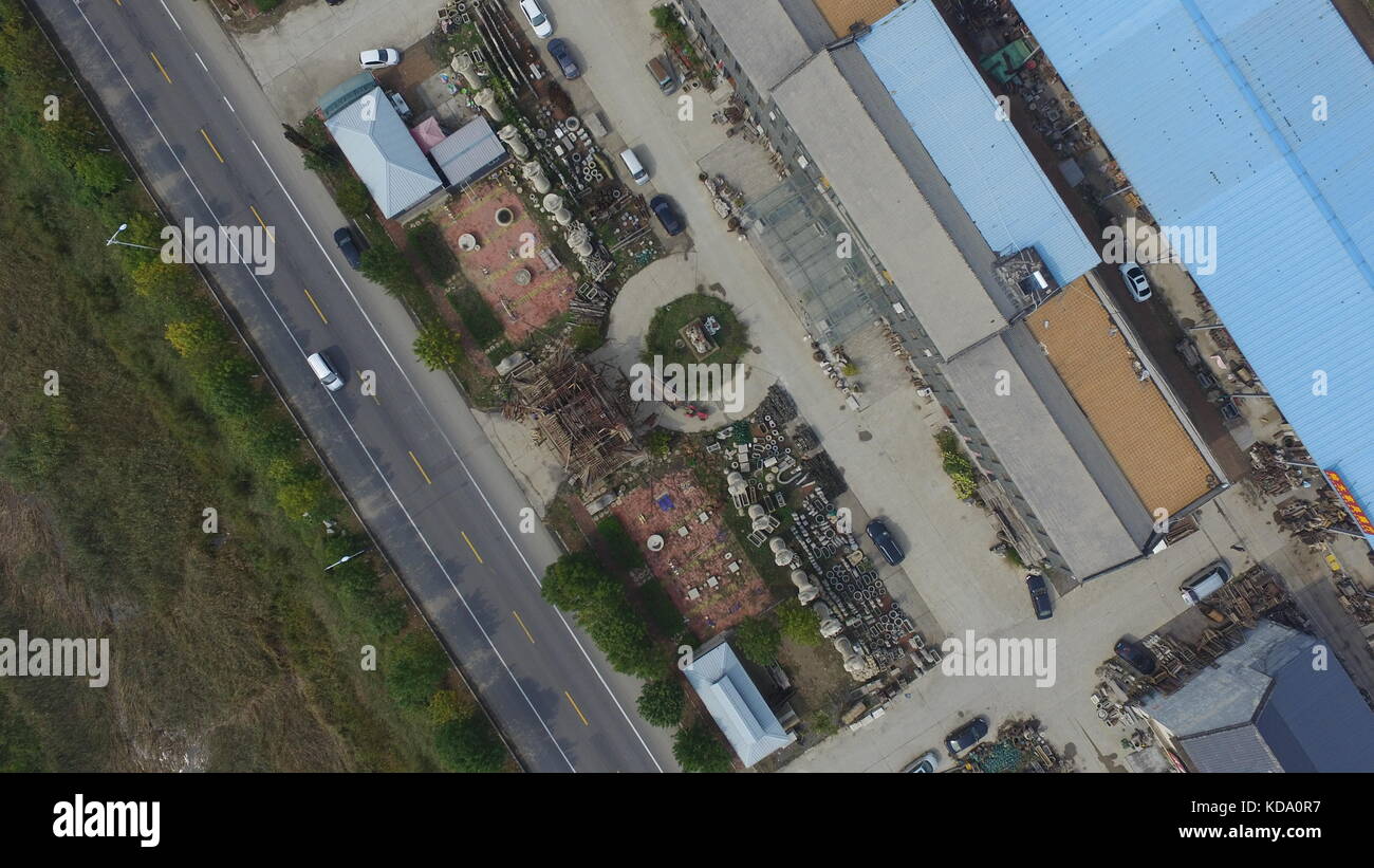 October 11, 2017 - Binzhou, Binzhou, China - Binzhou,CHINA-11th October 2017: (EDITORIAL USE ONLY. CHINA OUT)..Aerial photography of the antique market in Shuiluopo Town, Binzhou, east China's Shandong Province. (Credit Image: © SIPA Asia via ZUMA Wire) Stock Photo