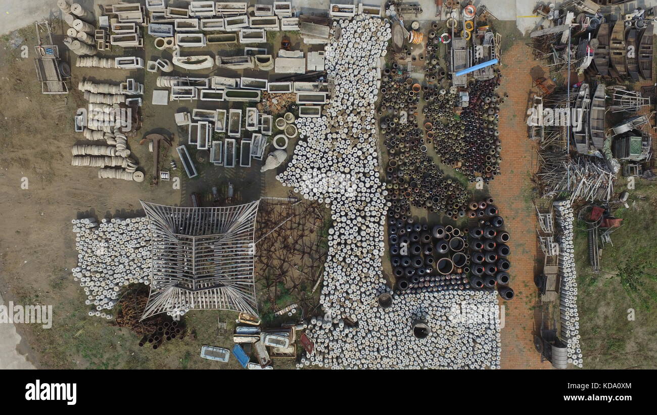 Binzhou, Binzhou, China. 11th Oct, 2017. Binzhou, CHINA-11th October 2017: (EDITORIAL USE ONLY. CHINA OUT).Aerial photography of the antique market in Shuiluopo Town, Binzhou, east China's Shandong Province. Credit: SIPA Asia/ZUMA Wire/Alamy Live News Stock Photo