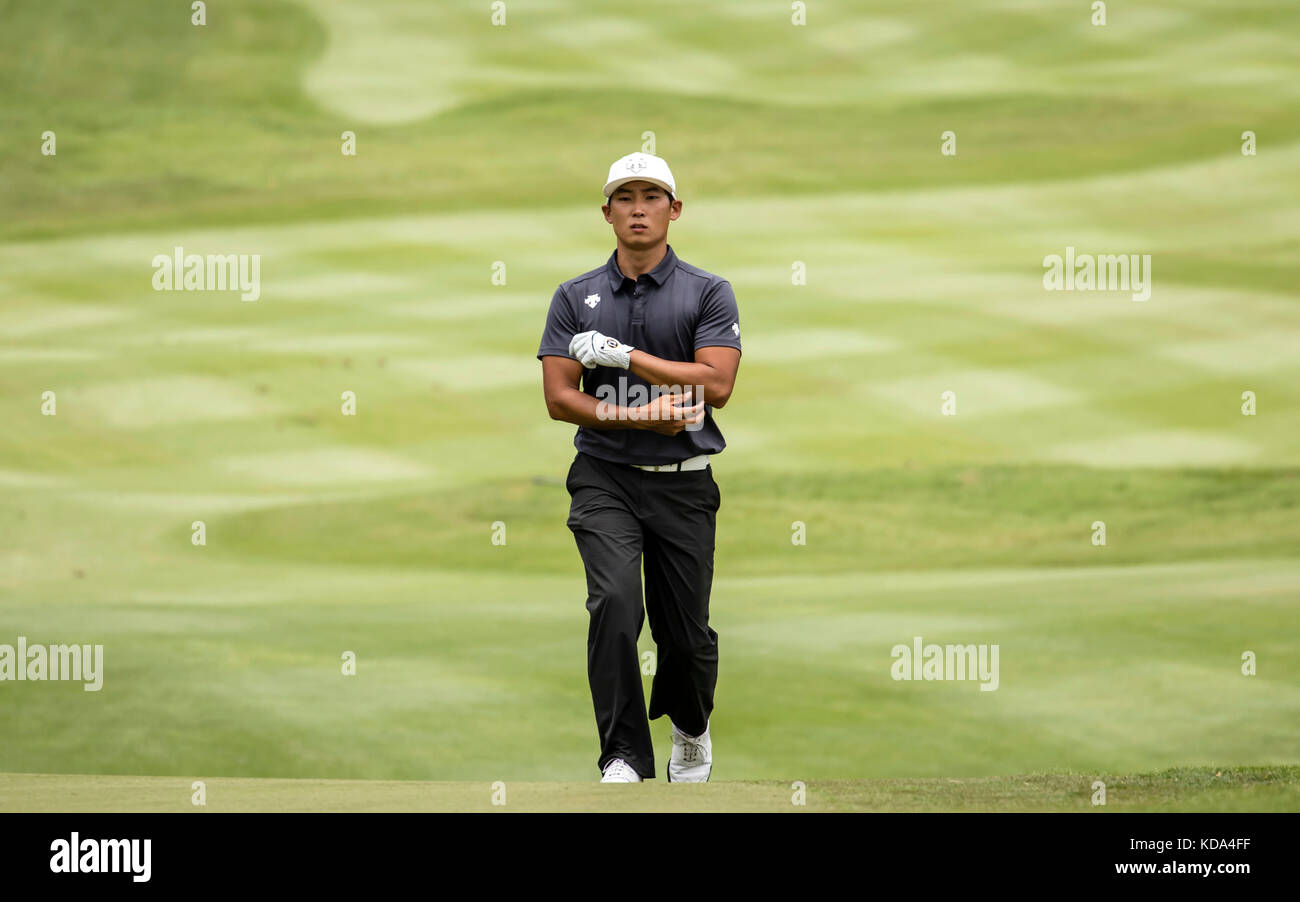 Kuala Lumpur, Malaysia. 12th Oct, 2017. Korean Whee Kim walking onto 9th hole green at the PGA CIMB Classic 2017 golf tournament in Kuala Lumpur, Malaysia. Credit: Danny Chan/Alamy Live News Stock Photo