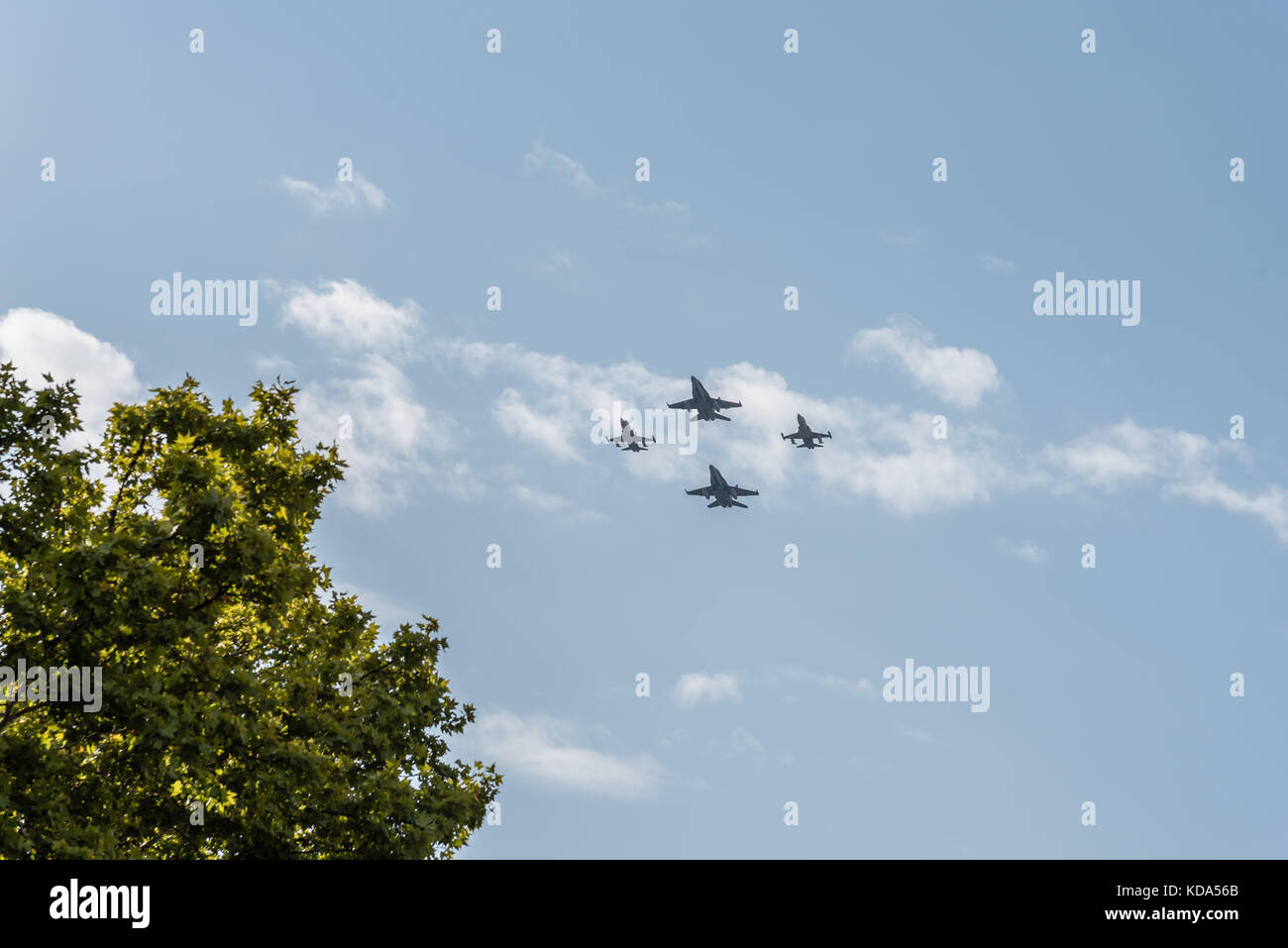Madrid, Spain - October 12, 2017: Two F18 Hornet and two F5 jet fighters flying in Spanish National Day Parade. Several troops take part in the army parade for Spain's National Day. King Felipe VI, Queen Letizia and Spanish Prime Minister Mariano Rajoy presided over the parade. Juan Jimenez/Alamy Live News Stock Photo