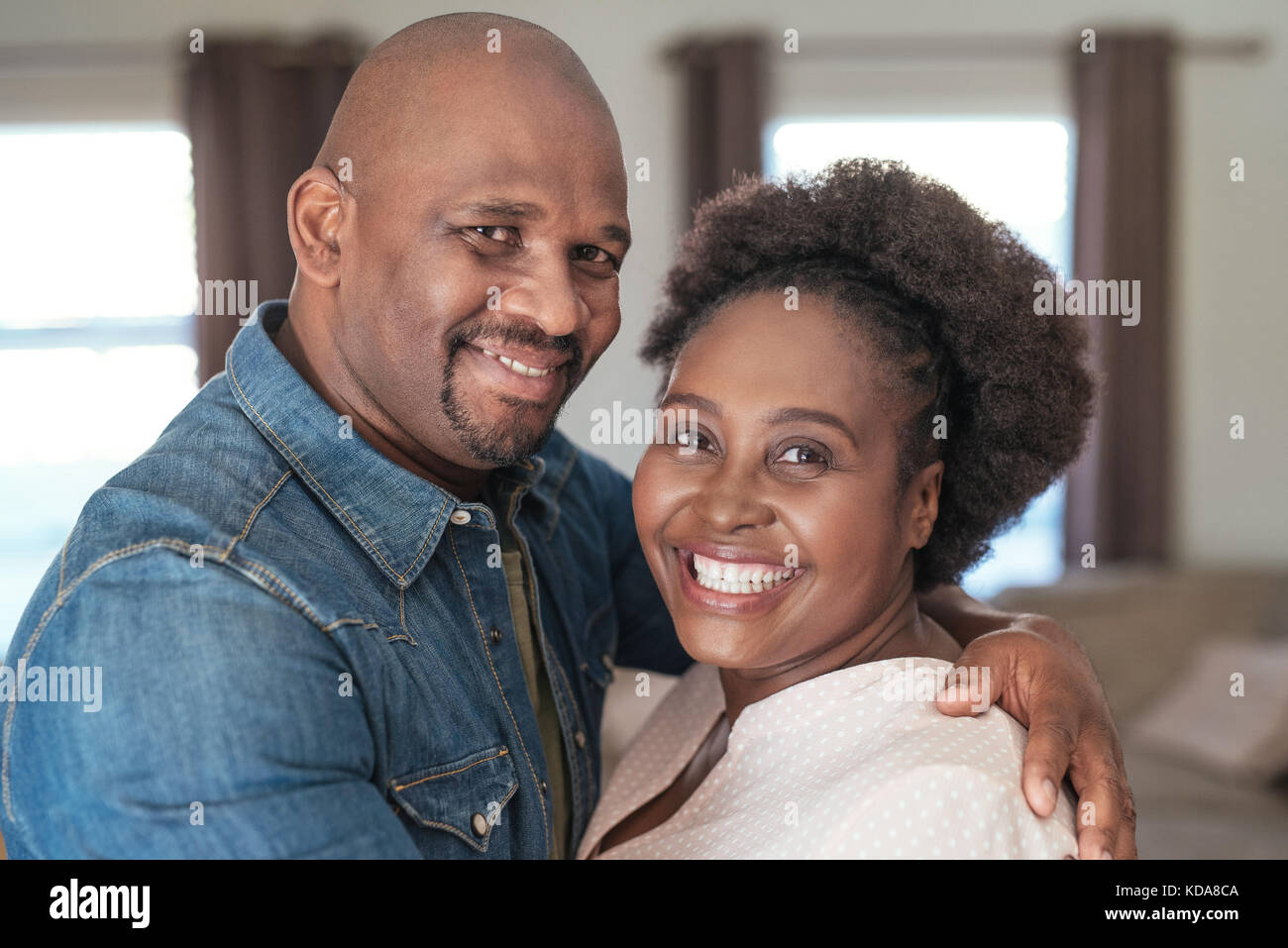 African women standing together hi-res stock photography and images - Alamy