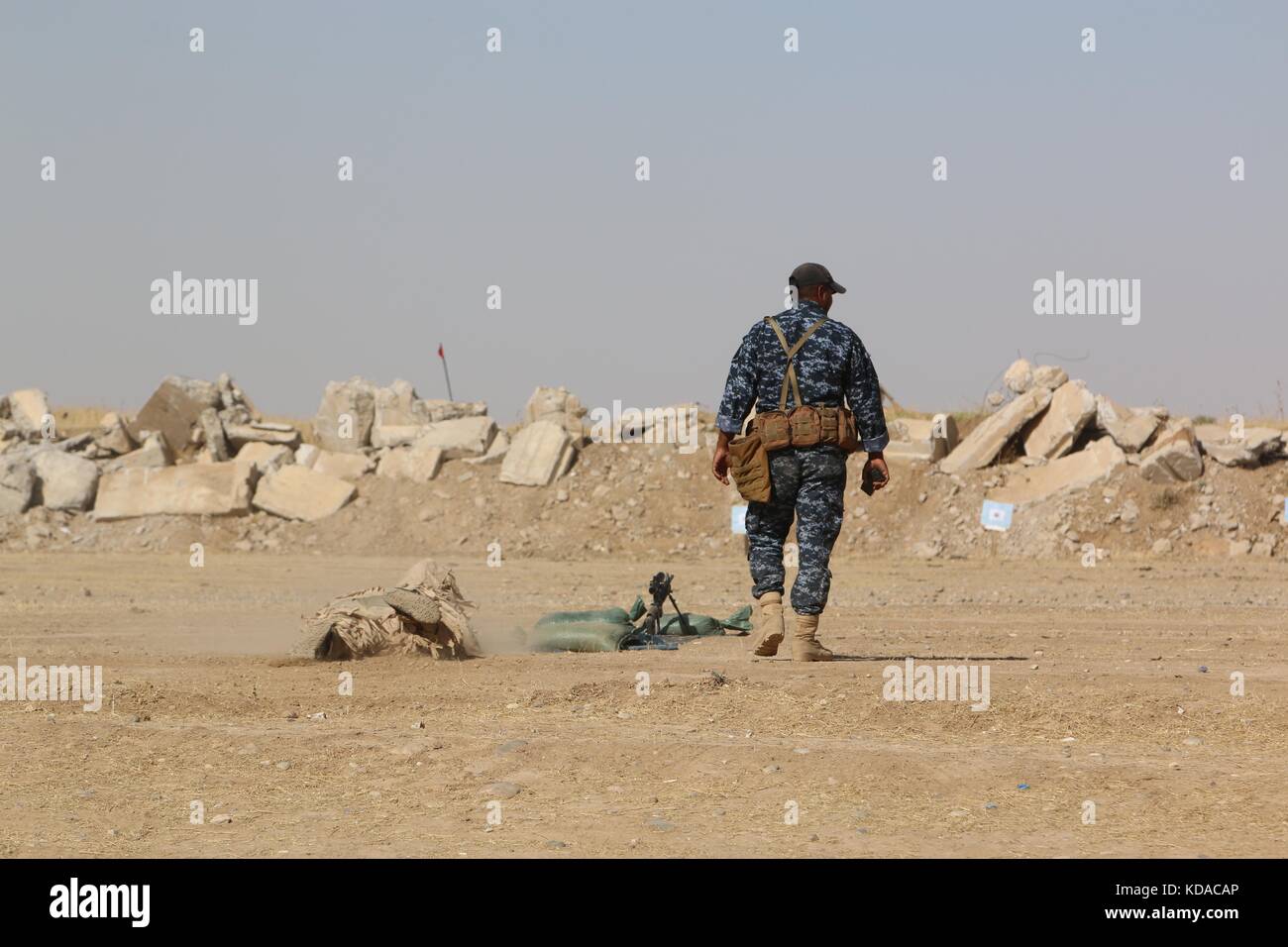 An Iraqi Federal Police officer sets up his weapon during a sniper training course with U.S. soldiers June 7, 2017 in Mosul, Iraq. Stock Photo