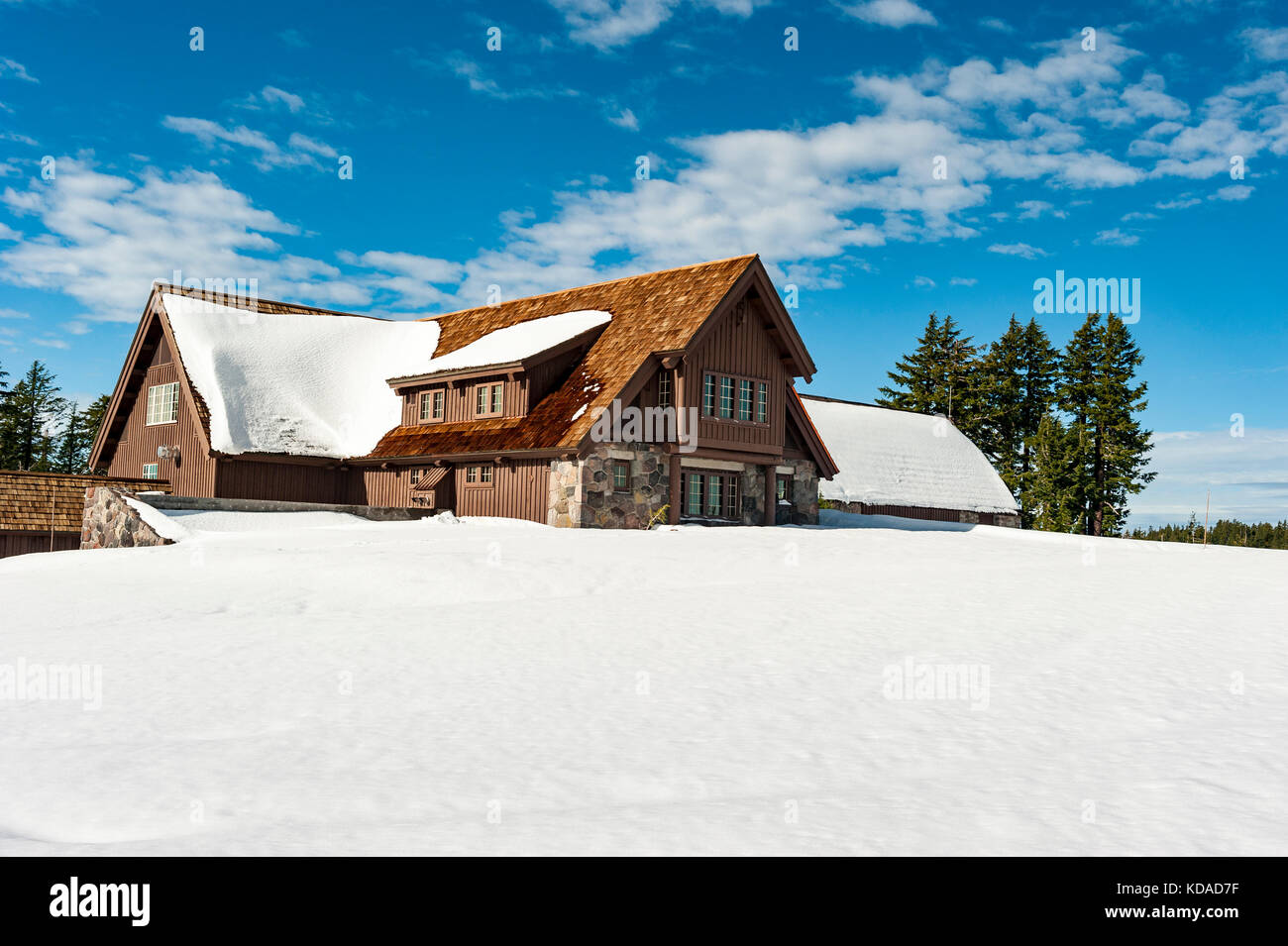 US national parks, Crater Lake National Park Rim Village Visitor Center in winter, Oregon, United States of America, USA Stock Photo