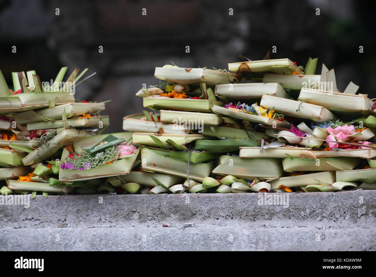 Balinesische Opfergaben - kulturelle Tradition auf Bali - Balinese sacrifices - cultural tradition in Bali Stock Photo