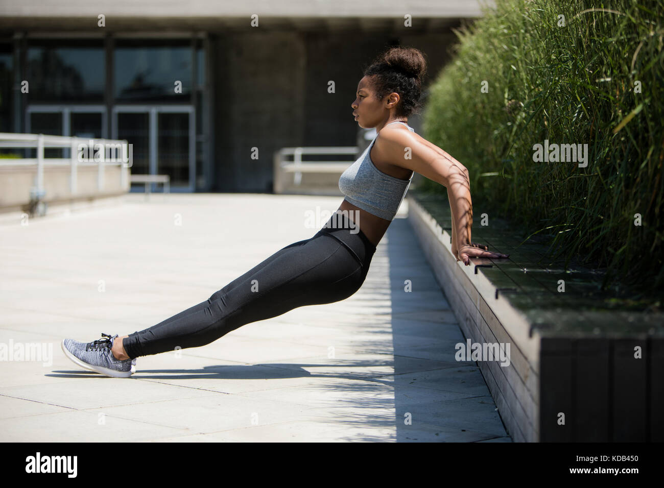 Beautiful young black woman hi-res stock photography and images - Alamy