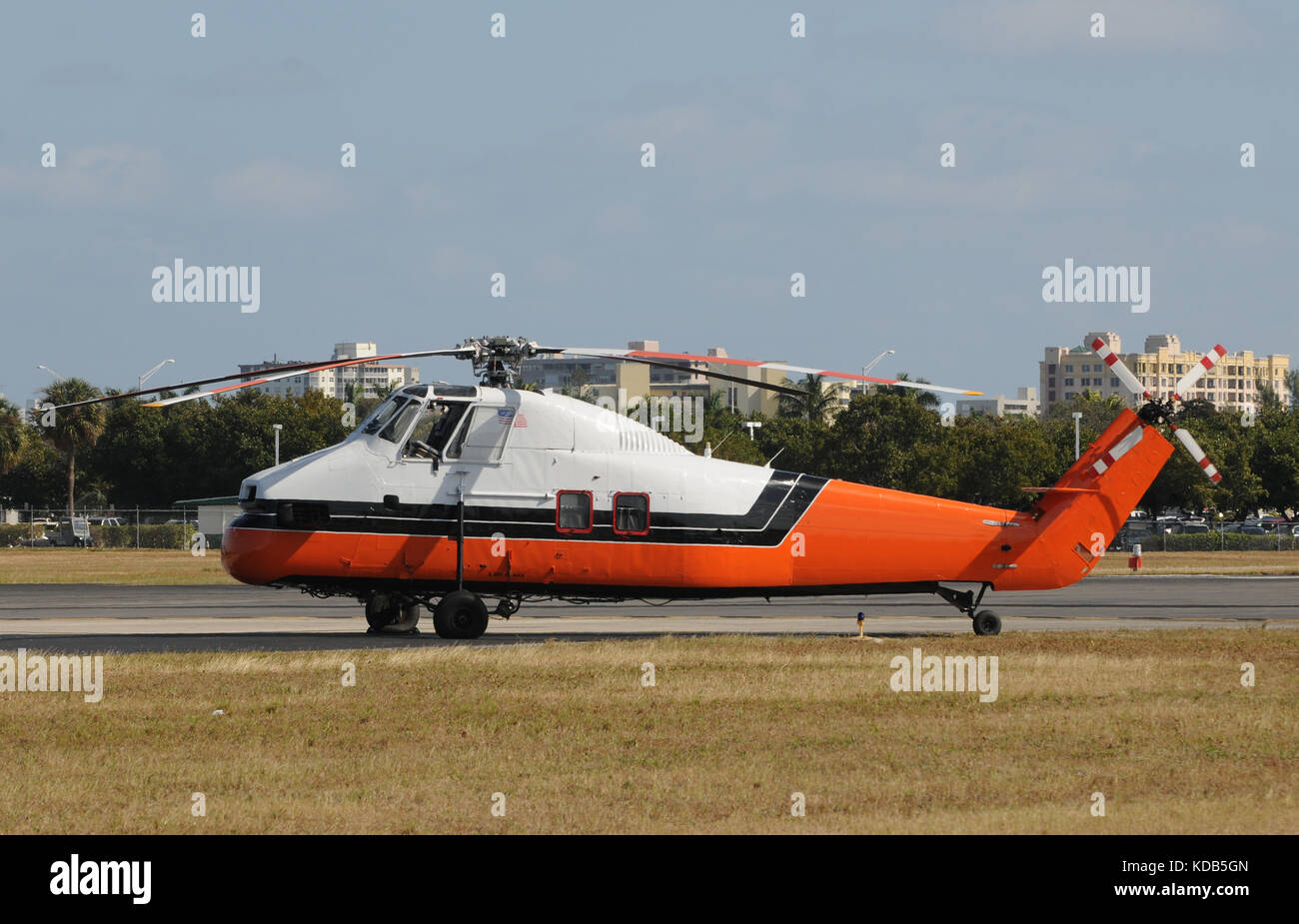 Old helicopter hi-res stock photography and images - Alamy
