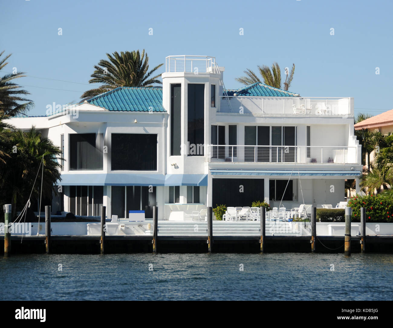 Luxury modern home in waterfront tropical Florida location Stock Photo ...