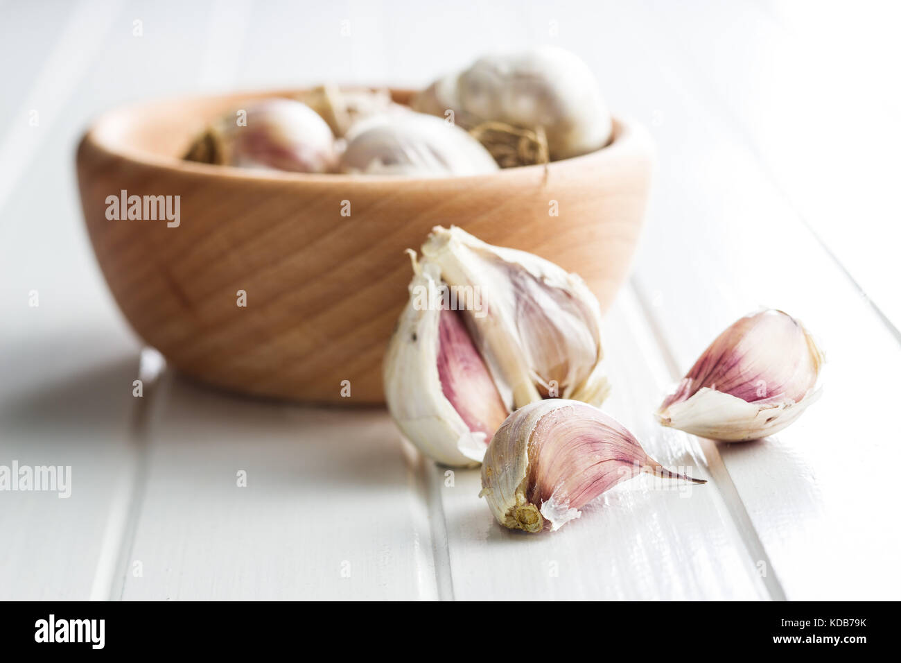 Fresh healthy garlic on white table Stock Photo - Alamy