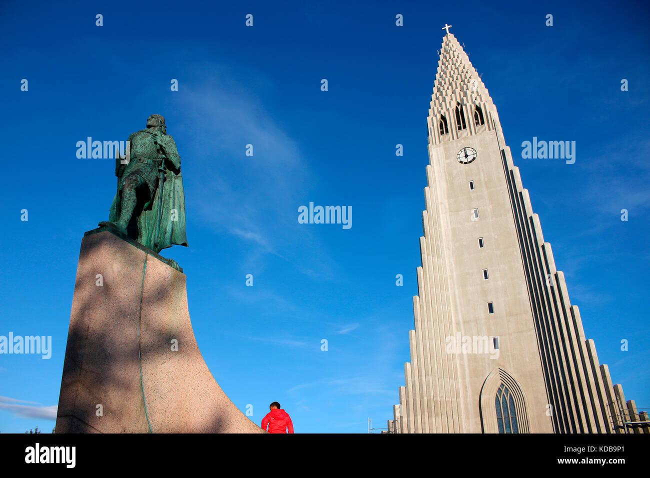 Denkmal/ Skulptur fuer Leifur der Gluecklichen, Hallgrimskirkja (Hallgrimskirche), Reykjavik, Island. Stock Photo