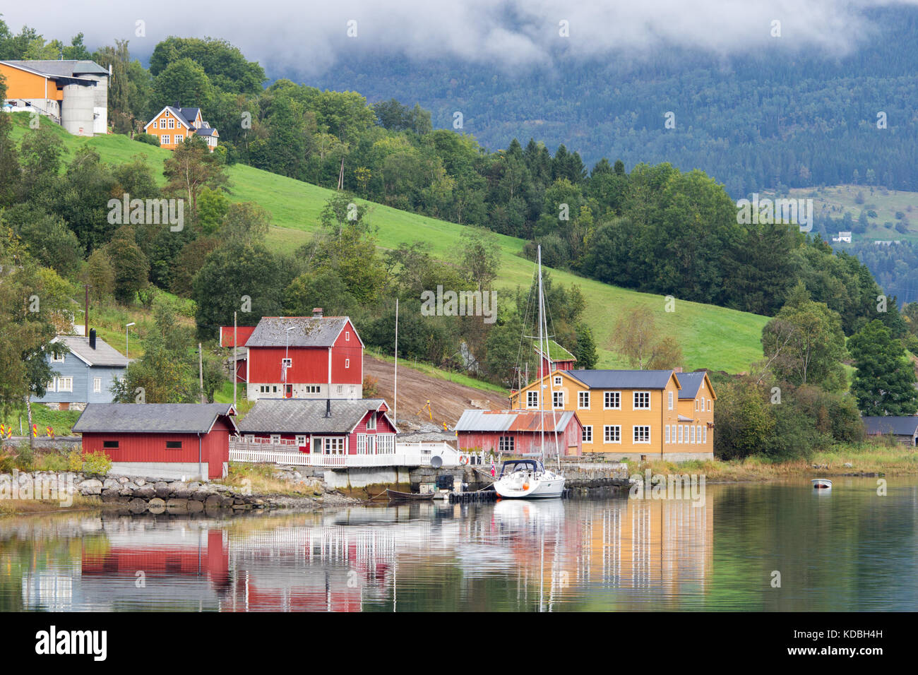 Houses and farms on the side of the Nordfjorden fjord near the village