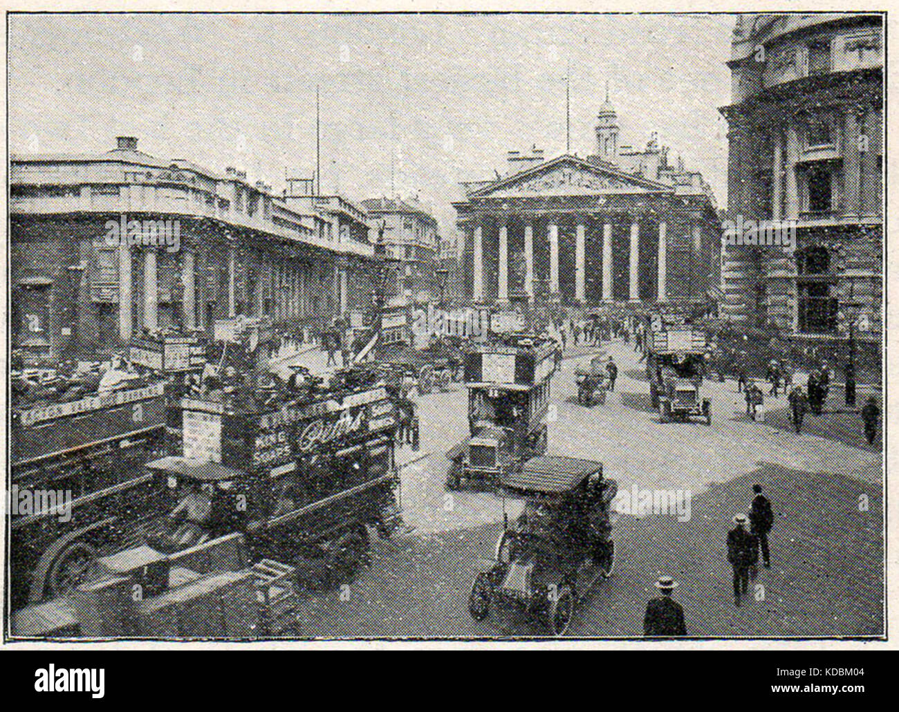 1914 - An early vintage photograph of motor vehicles, cars, buses and other traffic outside of the Bank of England , London Stock Photo