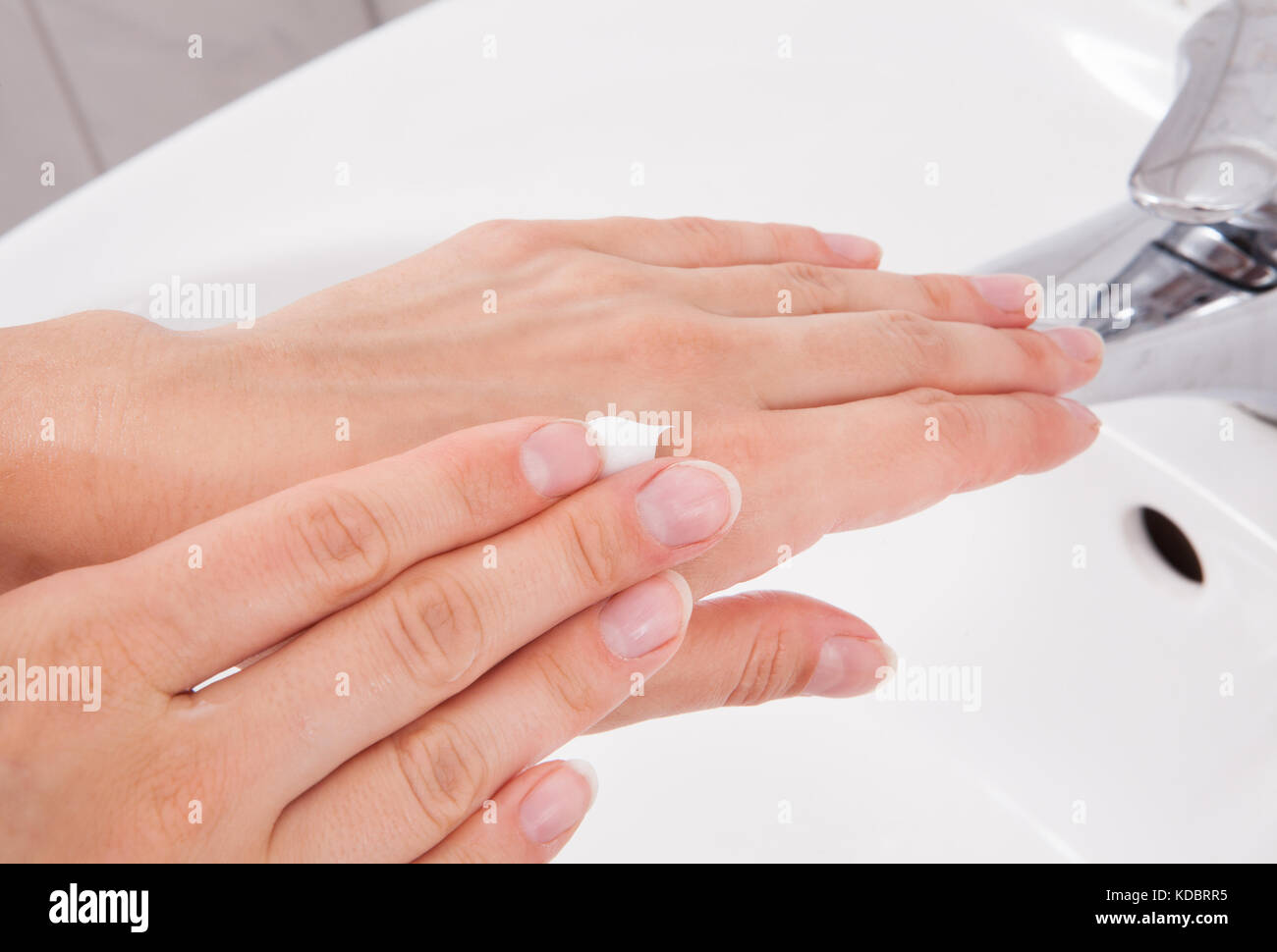 Closeup Of Female Hand Applying Moisturizer Cream Stock Photo Alamy