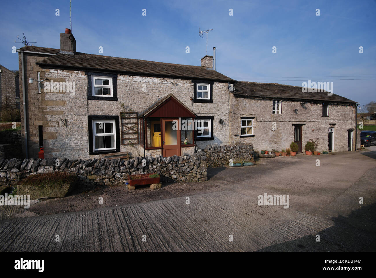 Old traditional Derbyshire peaks farmhouse Stock Photo Alamy