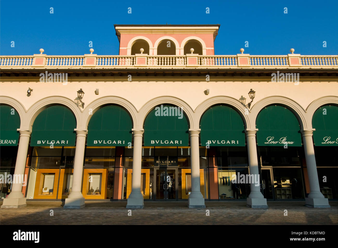 Shopping outlet italy hi-res stock photography and images - Alamy