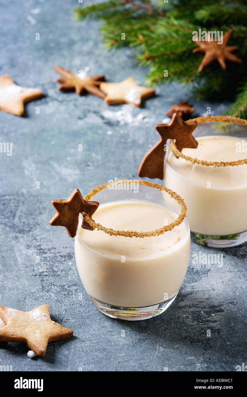 Eggnog Christmas cocktail Stock Photo Alamy