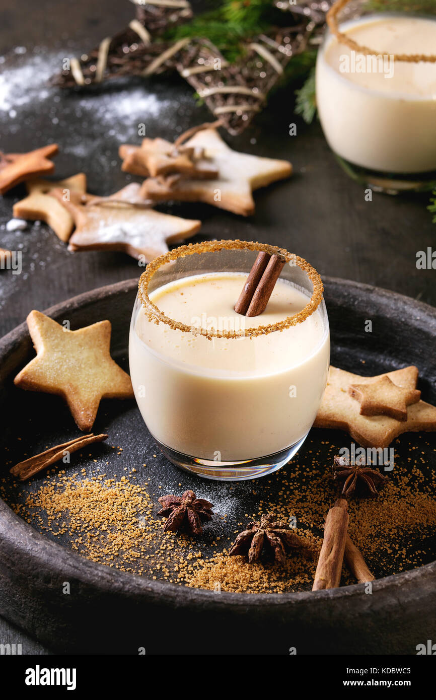 Eggnog Christmas cocktail Stock Photo Alamy