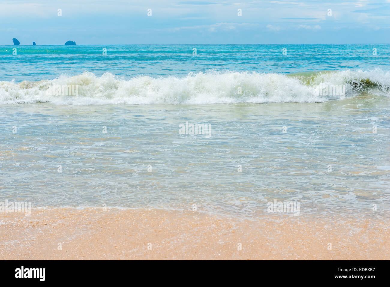 Beautiful gentle wave tropical hi-res stock photography and images - Alamy