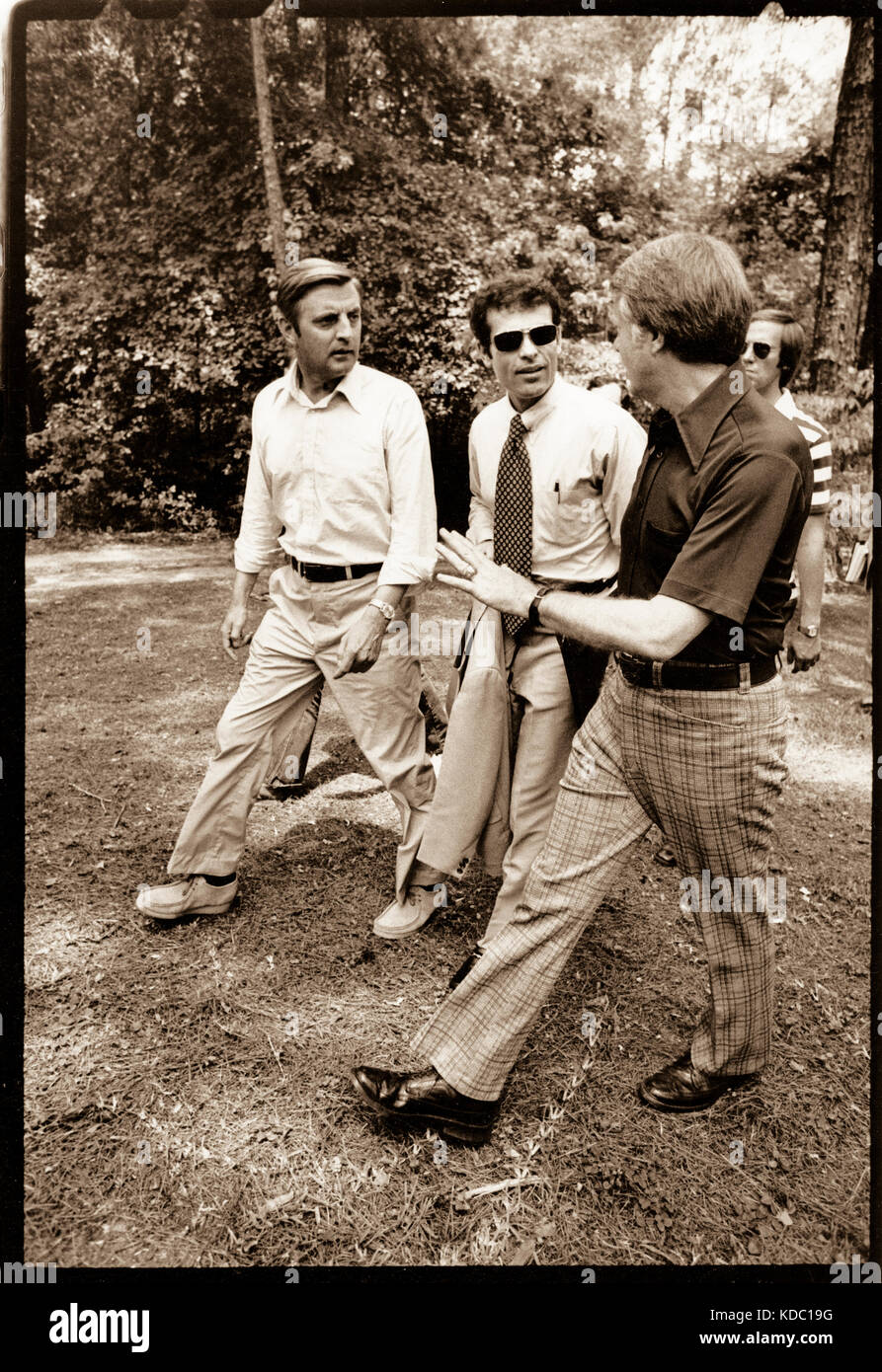 President Jimmy Carter walks with Vice President Walter Mondale and ...