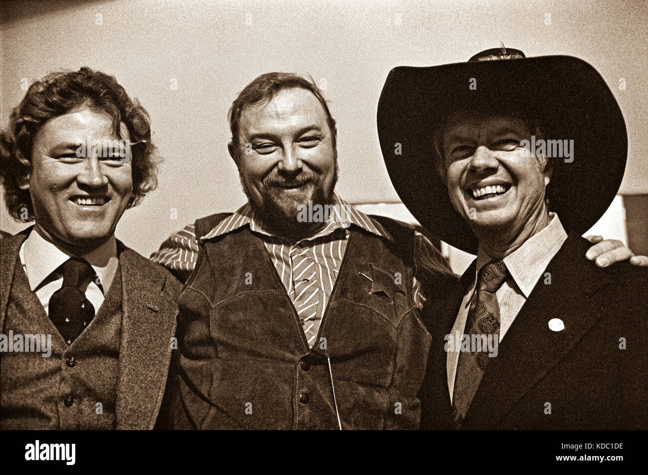1976 Democratic presidential nominee Jimmy Carter wears the hat of country music performer Charlie Daniels (middle). At left is Carter friend and earl Stock Photo