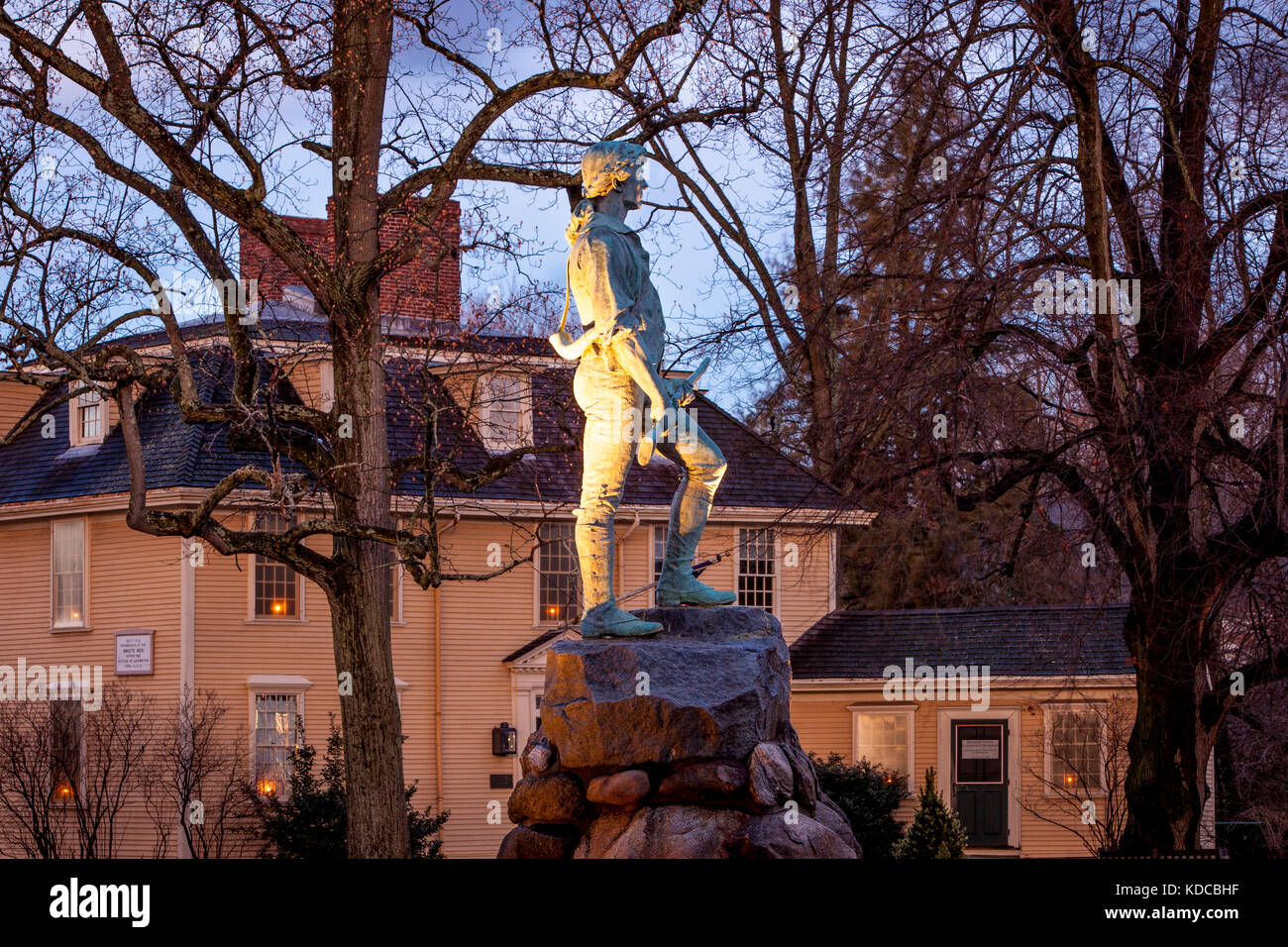 Statue of Lexington Minuteman with Buckman Tavern beyond, Lexington, Massachusetts, USA Stock Photo
