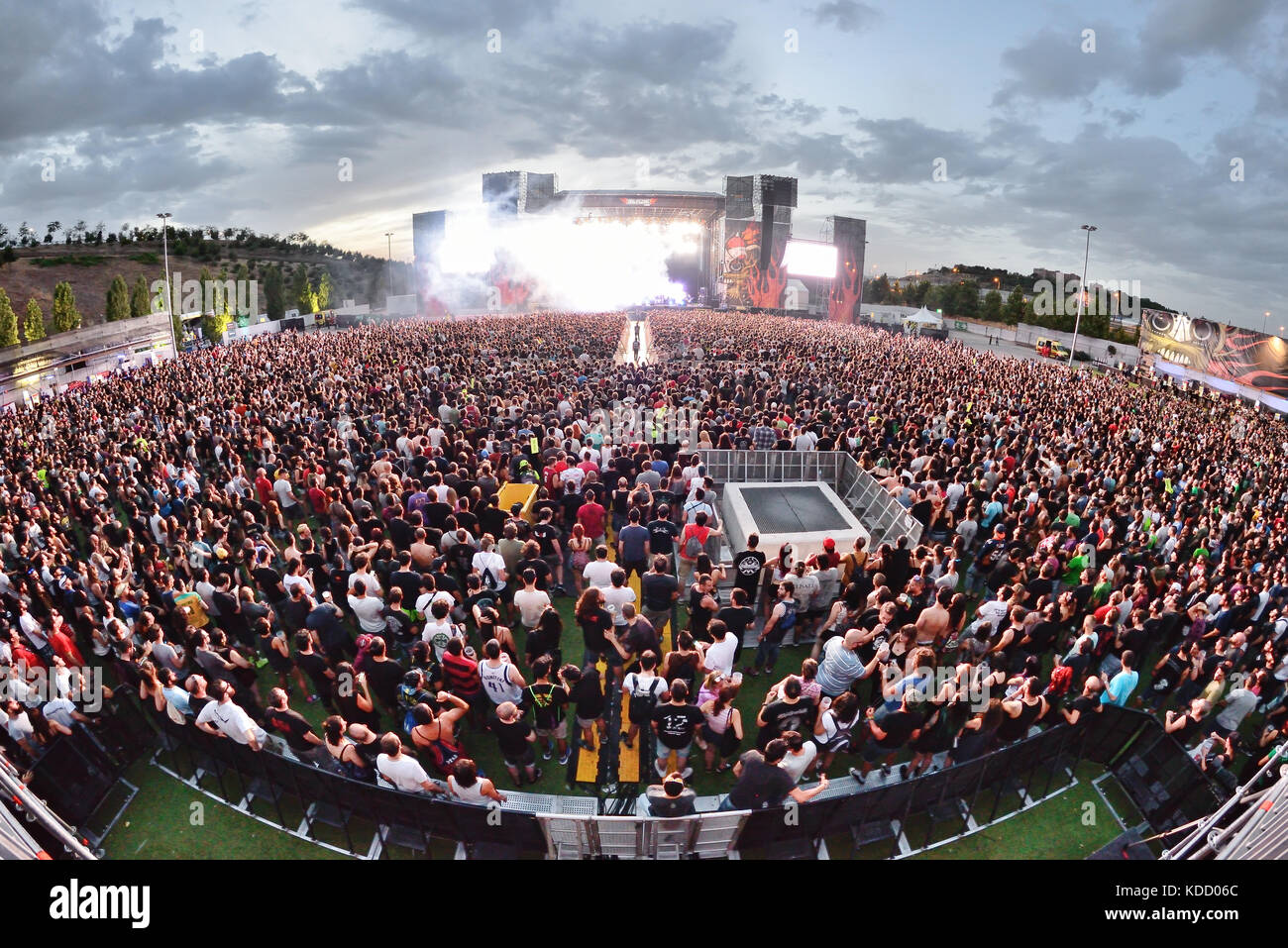 Outdoor stage metal crowd hi-res stock photography and images - Alamy
