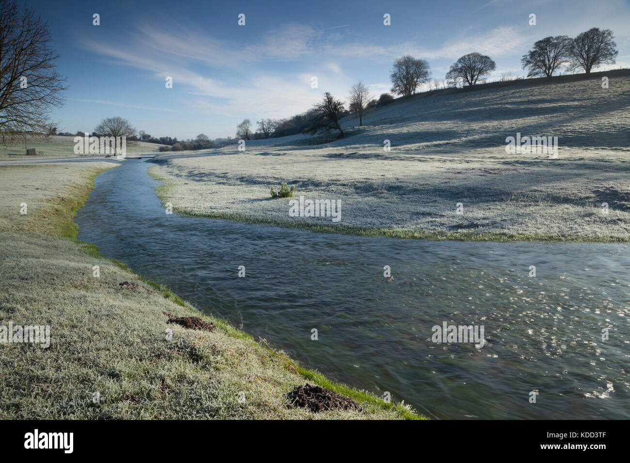Wiltshire Rivers River ebble winter hi-res stock photography and images - Alamy