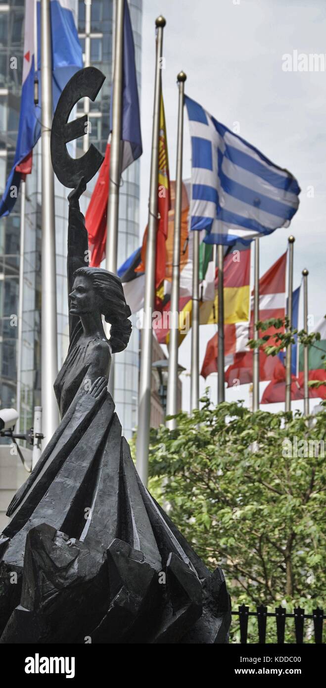 Statue european parliament in brussels hires stock photography and