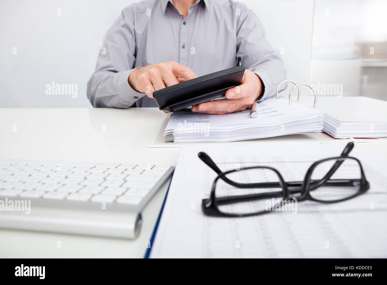 Контроль и ревизия. Налоговое консультирование. Аудитор картинки. Гемофилия царская болезнь презентация. Международные аудиторы и консультанты.