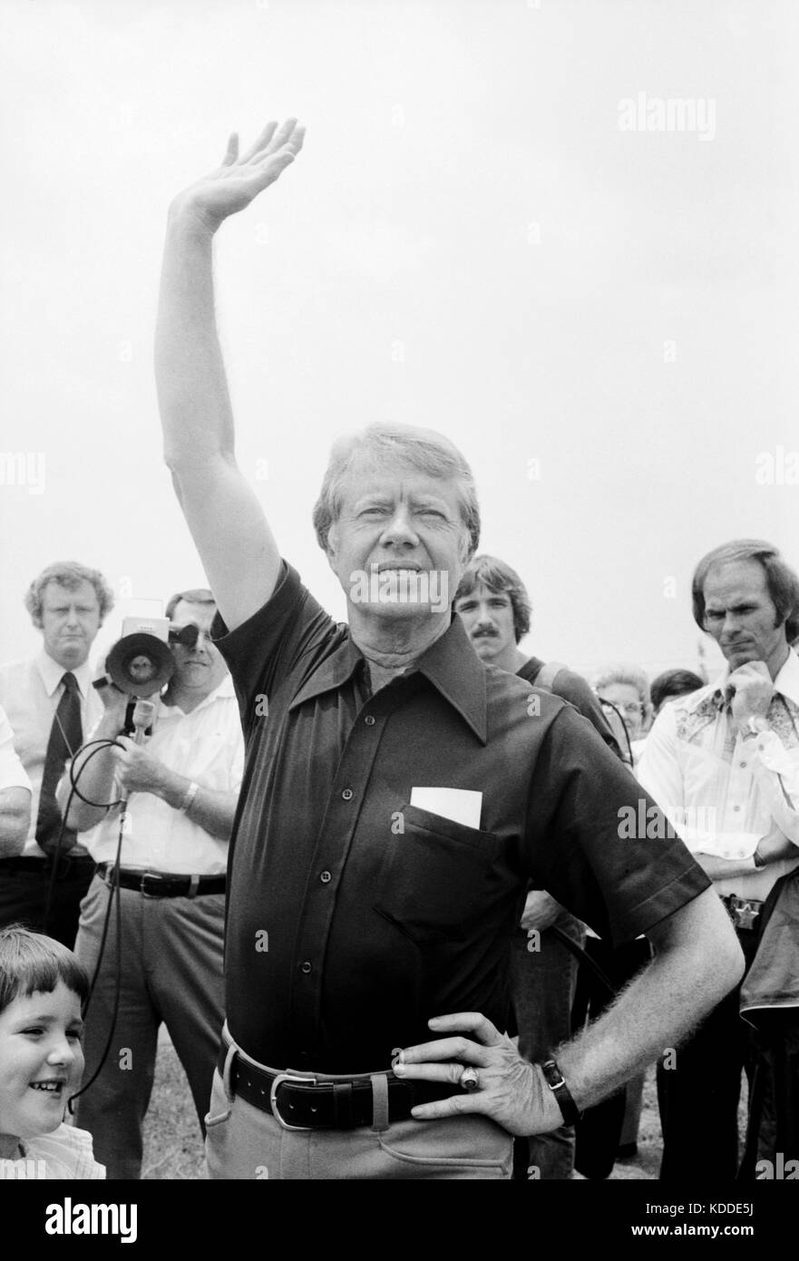 Jimmy Carter waves goodbye to John Glenn at the Plains, Georgia airport after interviewing him as a possible vice presidential running mate. - To lice Stock Photo