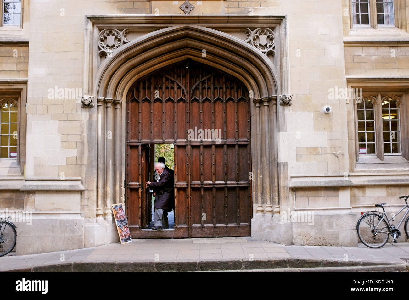 Oxford Oxfordshire UK - Large wooden gate door to Exeter College in city centre Stock Photo