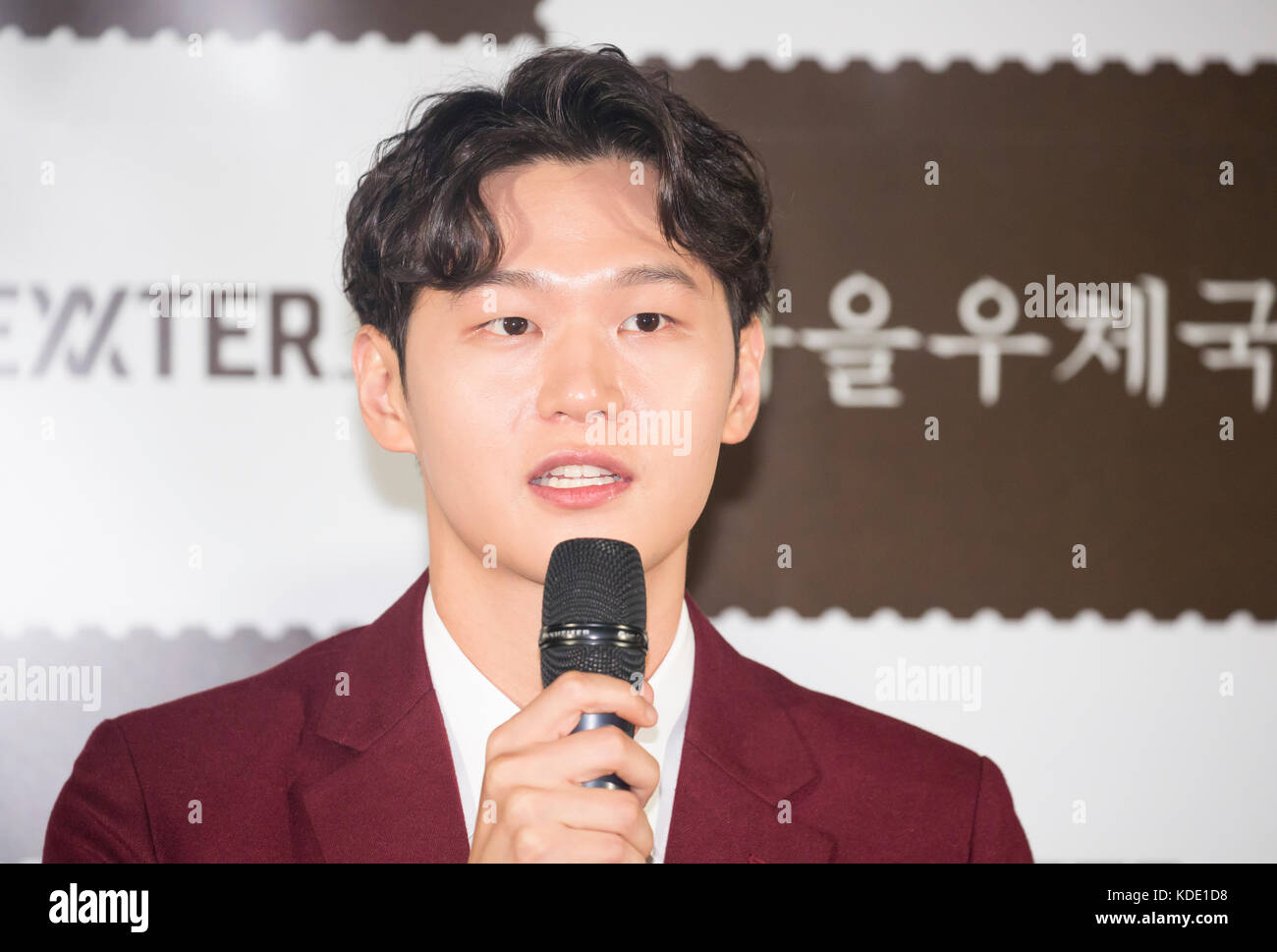 Lee Hak-Joo, Oct 12, 2017 : South Korean actor Lee Hak-Joo attends a press  conference after a press preview of his new movie, 'Autumn Sonata' in  Seoul, South Korea. Credit: Lee Jae-Won/AFLO/Alamy