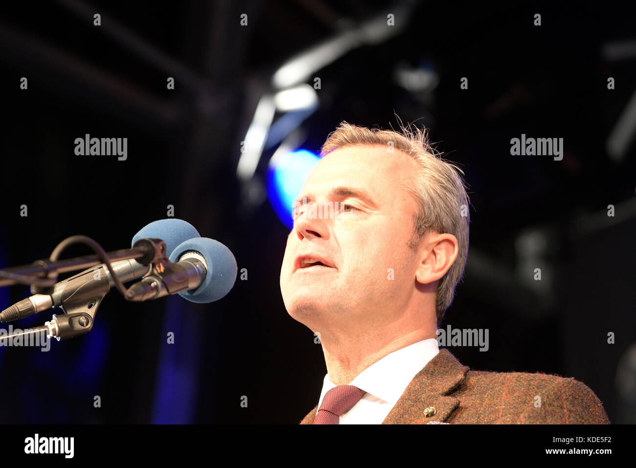 Vienna, Austria. 13th October 2017. Final of the FPÖ Fairness Tour at the Viktor Adler Market in Vienna.  The FPÖ (Freedom Party of Austria) thus concludes its election campaign to the national elections 2017. In the picture Norbert Hofer. Credit: Franz Perc / Alamy Live News Stock Photo