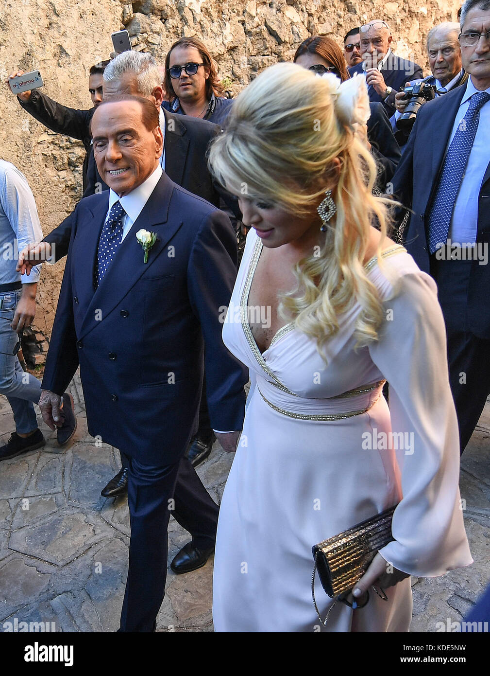 Ravello, Italy. 13th Oct, 2017. Silvio Berlusconi and Francesca Pascale in Ravello, at the wedding of her sister Marianna Pascale. 13/10/2017, Ravello, Italy Credit: Independent Photo Agency Srl/Alamy Live News Stock Photo